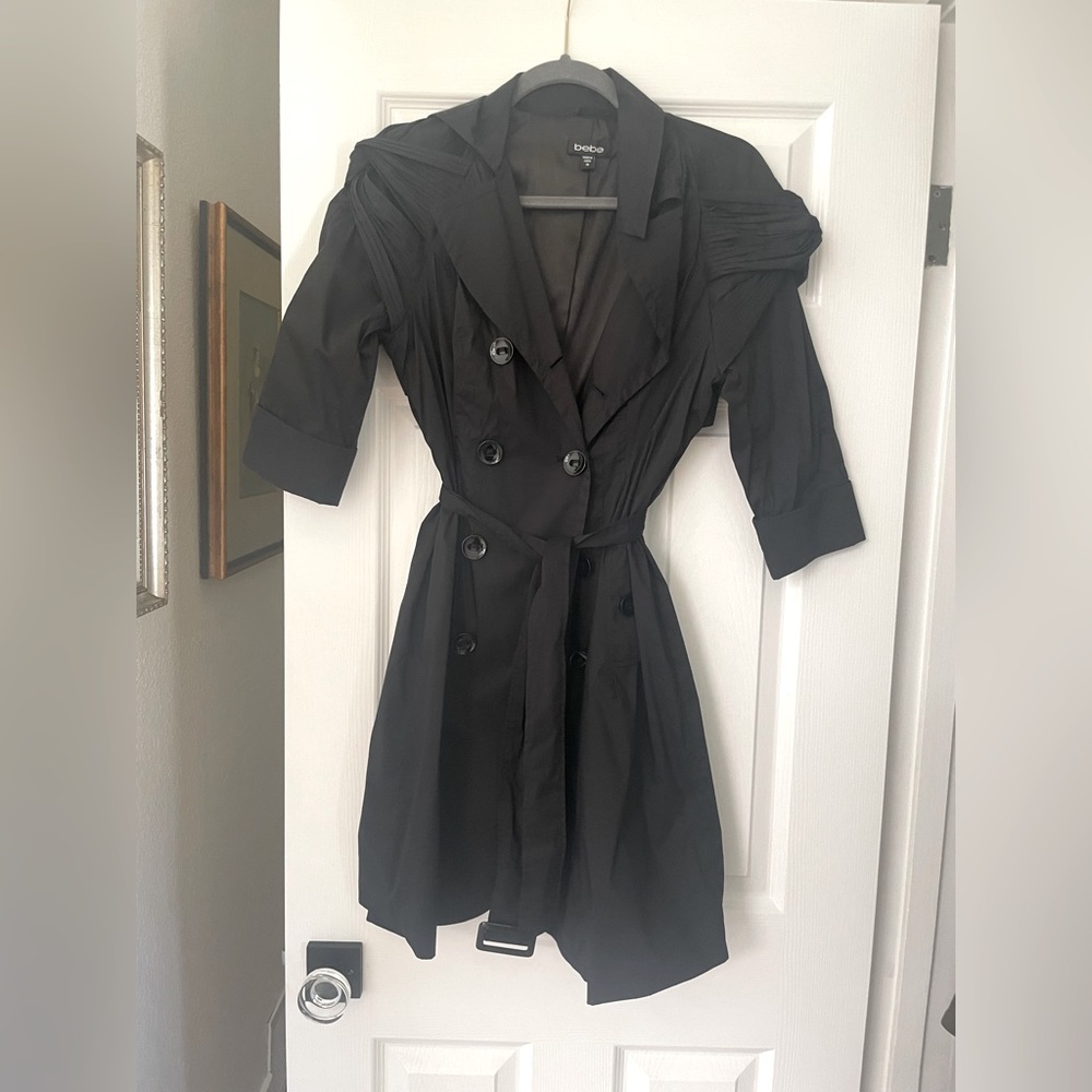 Lightweight classic trench coat from Bebe size M.